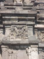 Figuren und Reliefs schmücken die Prambanan-Tempel