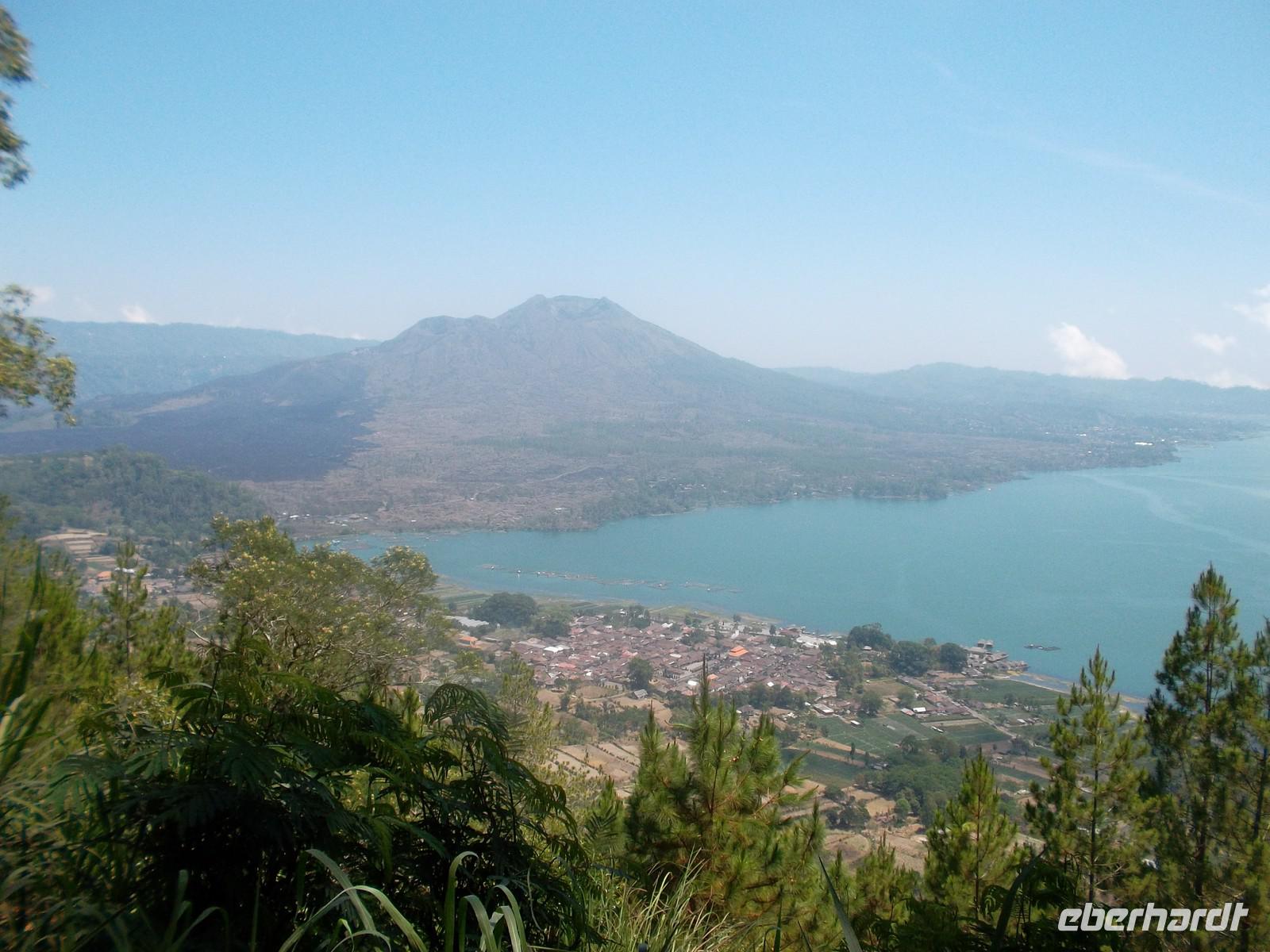 Blick auf See und Vulkan Batur