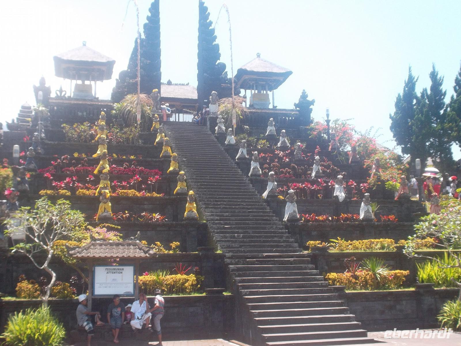 Eingangsstufen zum Haupttempel