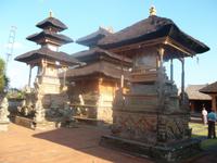 Nebenaltäre im Dusa Batuan 