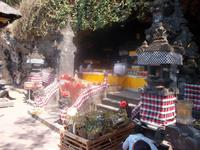 Weihealtar im Goa Lawah