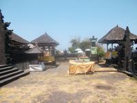 Strandtempel Batu Klotok mit Opferplatz