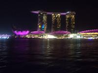 Marina Sands Hotel bei Nacht