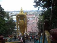 272 Stufen führen hoch zu den Batu-Höhlen. 