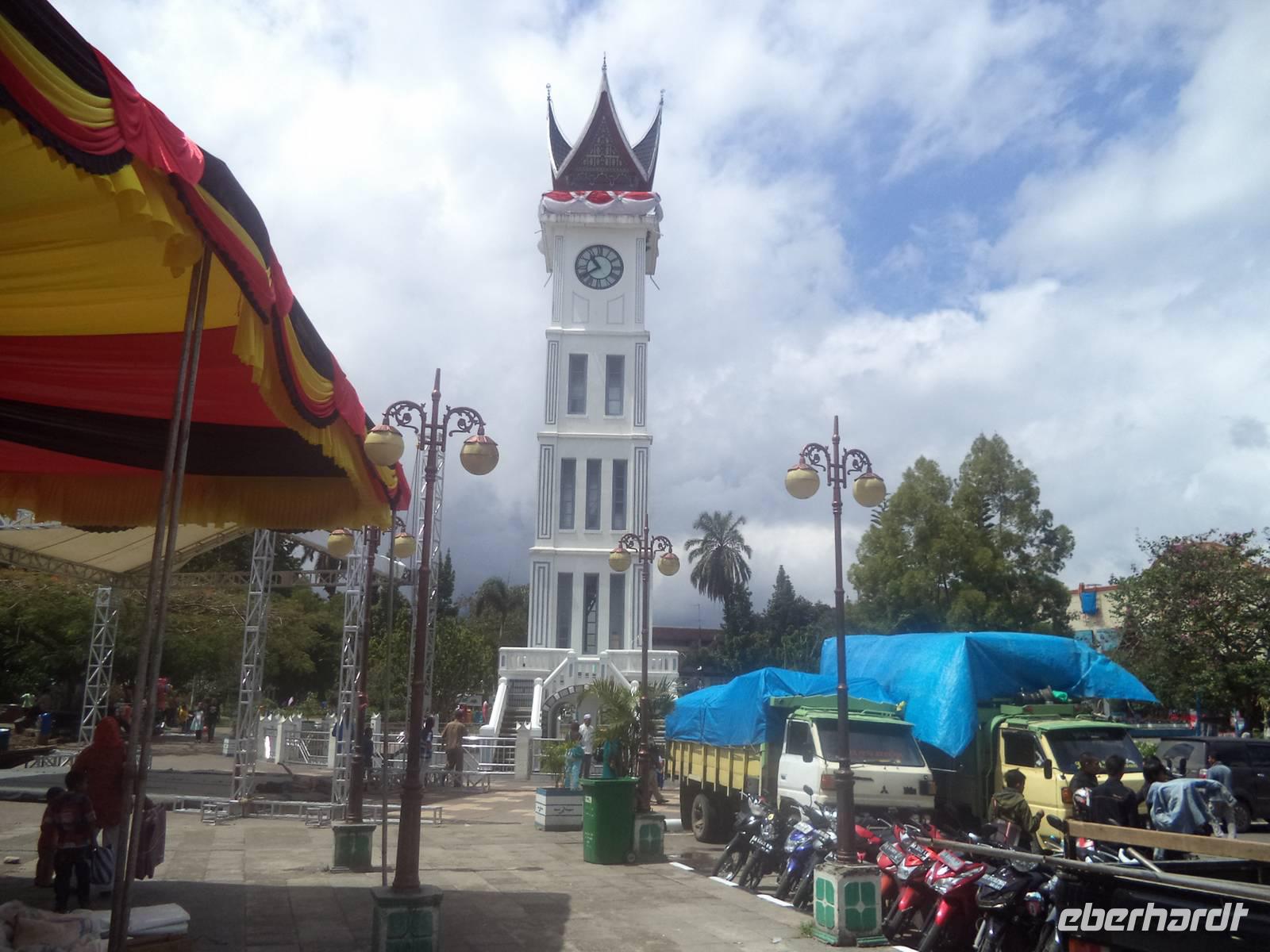 Der Uhrturm ist das Wahrzeichen von Bukittinggi