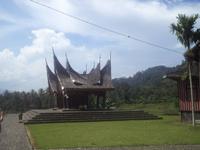 Wach- und Trommelhaus am Minangkabau-Palast