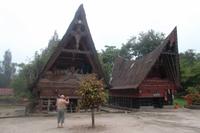 typische Häuser der Batak-Toba