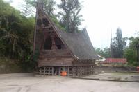 typische Häuser der Batak-Toba