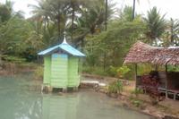 Gebetshäuschen im künstlichen See