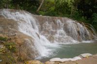 der Aek Sijornih-Wasserfall