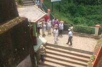 Eingang zu den japanischen Tunneln am Rande des Sianok-Canyon