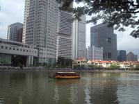 Hochhäuser und Chinesenviertel am Singapur-Fluß