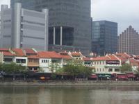 Hochhäuser und Chinesenviertel am Singapur-Fluß