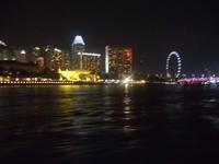Marina von Singapur bei Nacht