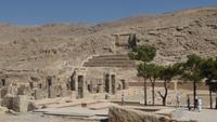 Persepolis mit Blick auf das Felsengrab von Artaxerxes II.