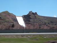 überlaufende Talsperre