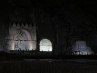 Taq-e Bostan bei Nacht