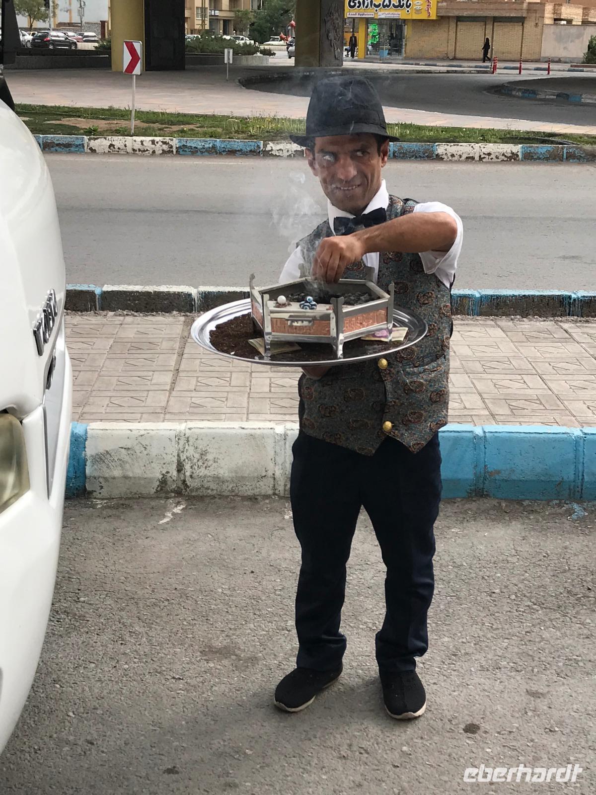 Vertreibung der bösen Geister durch Weihrauch