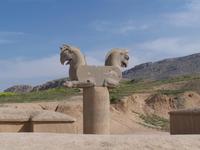 Persepolis- Säulenkapitell aus Fabelwesen