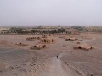 Blick auf die Waschhäuser und Zisternen vor den 