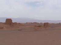 Ausflug zu den Felsformationen bei Shadhahd- Kalot in der Lut- Wüste 