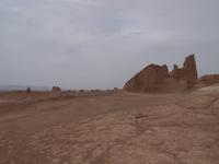 Ausflug zu den Felsformationen bei Shadhahd- Kalot in der Lut- Wüste 