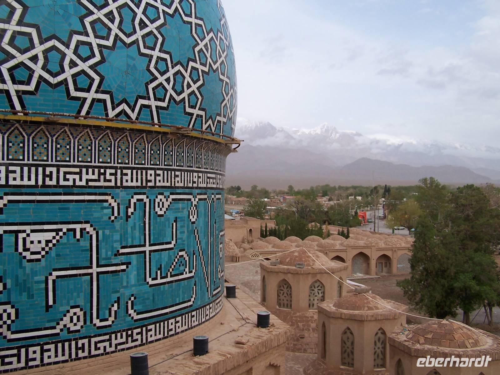 auf dem Dach der Shah Nematollah Vali- Grabanlage in Mahan