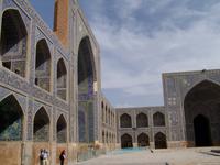 im Innenhof der Imam-Moschee