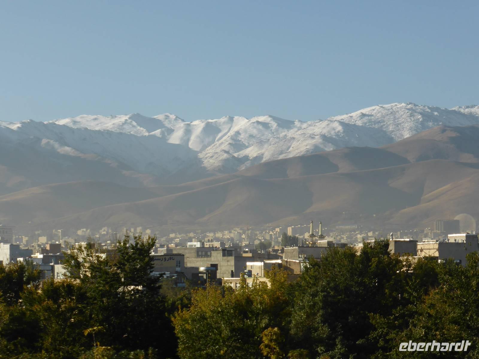 Hamadan -  Blick auf das Zagros- Gebirge