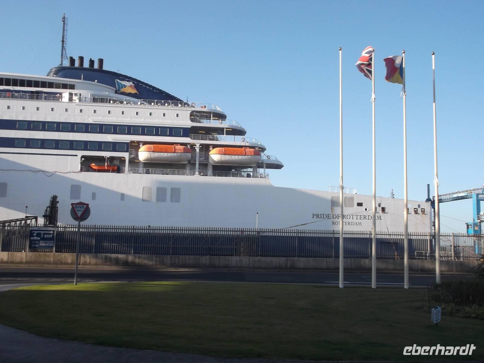 Fährschiff im Hafen