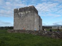 Kilmacduagh, Ruine Bischofsburg
