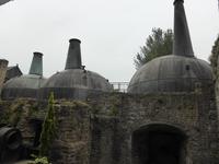 Kilbeggan - Locke´s Distillery - alte Brennblasen im Museum