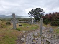 Dingle - Kilmakedar Church (Oghamstein und Steinkreuz)