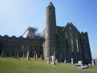 Rundturm und Kathedrale in Cashel