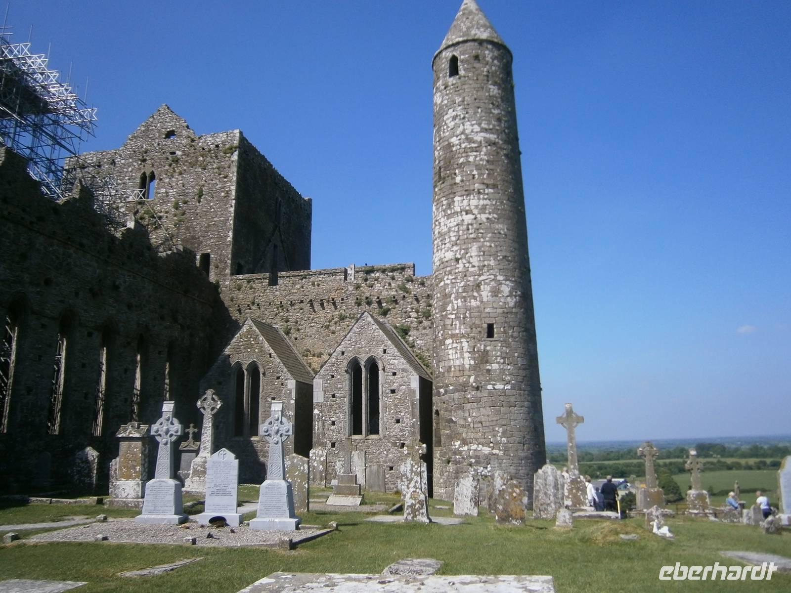 Rundturm und Kathedrale in Cashel