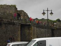 Auf der Stadtmauer in Conwy