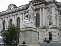 Titanik Memorial vor Belfasts Rathaus