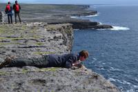 Todesmutiger Blick von den Klippen