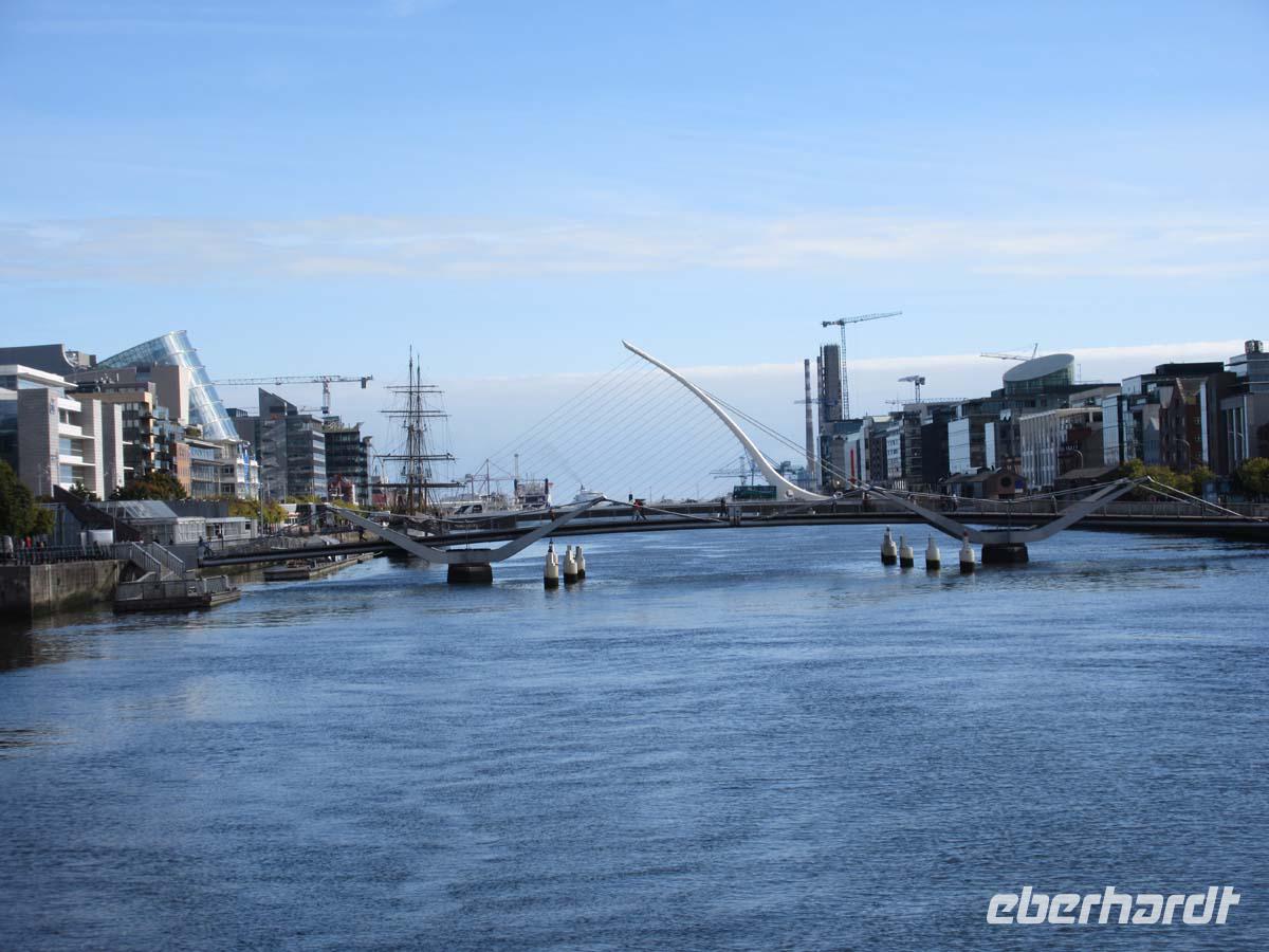 Blick auf Liffey und Becket Bridge