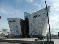 Welch spektakuläres Gebäude....Titanic-Werft Belfast