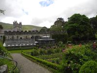 ..und dazu die traumhaft schone Gartenanlage