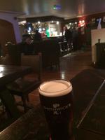 Pint im Dorfpub in Irland