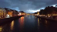River Liffy in Dublin am Abend