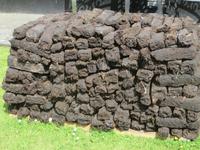 gestochener und gestapelter Torf, Connemara