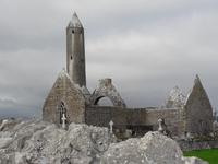  Klosterruine von Kilmacduagh