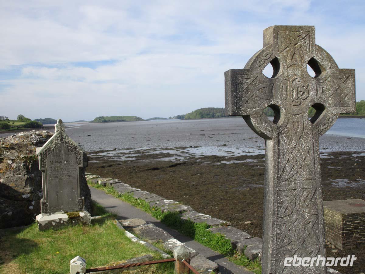 Der River Eske mündet in Donegal ins Meer