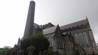 Kathedrale mit altem irischen Rundturm in Kilkenny