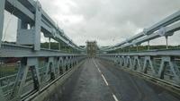 Noch so ein schmaler Bogen und wir sind über die Menai Bridge