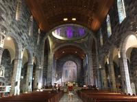 Pause an der Kathedrale von Galway