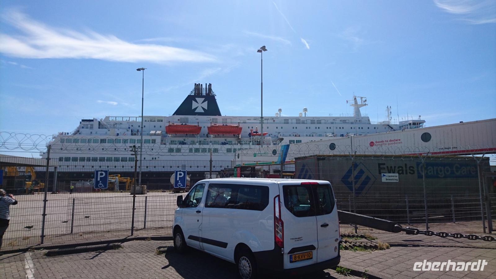 Ankunft im Fährhafen Amsterdam Ijmuiden